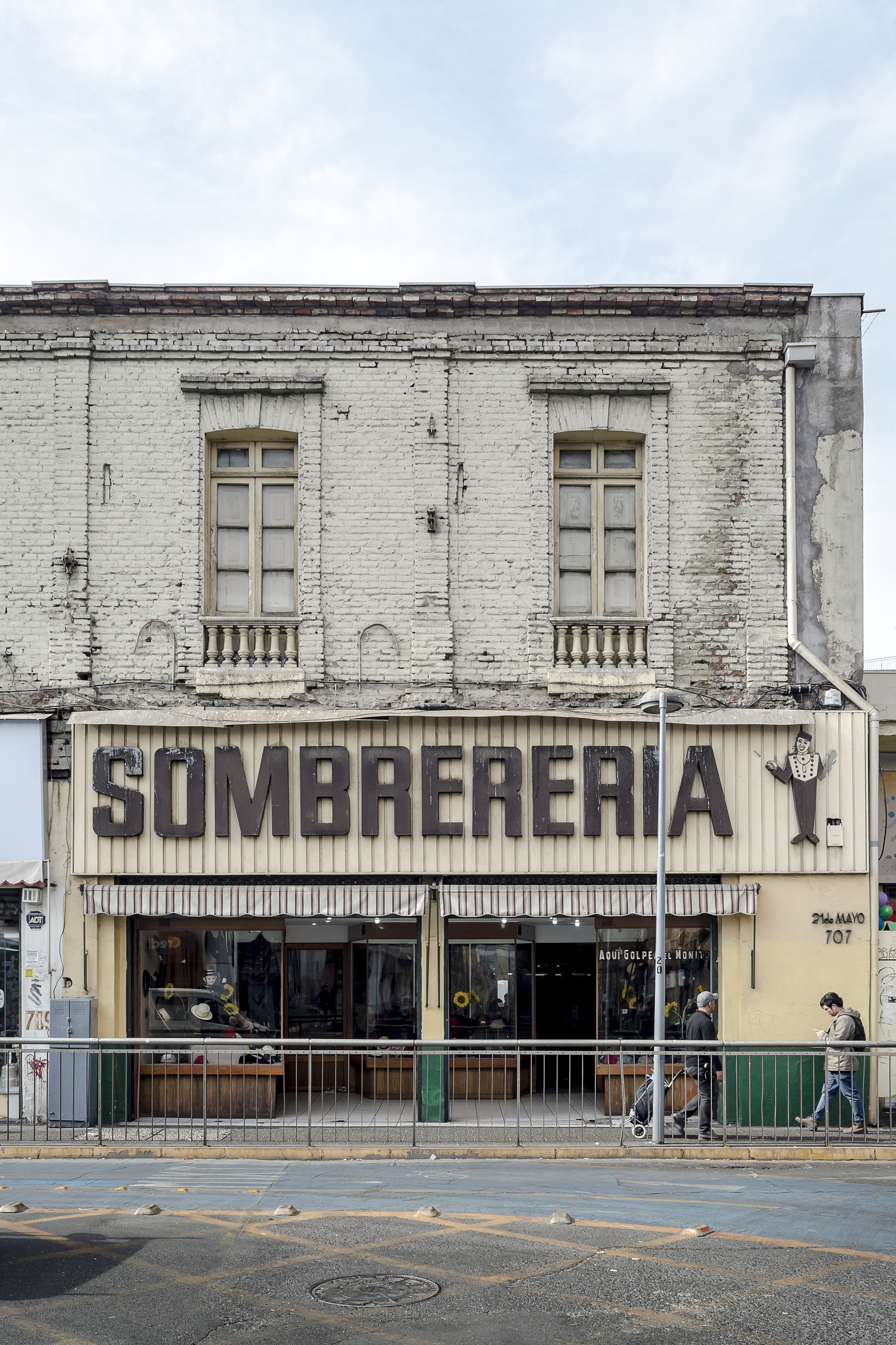 Sombrerería, “Donde Golpea El Monito” Un Viaje Por El Tiempo Al Santiago De 1920